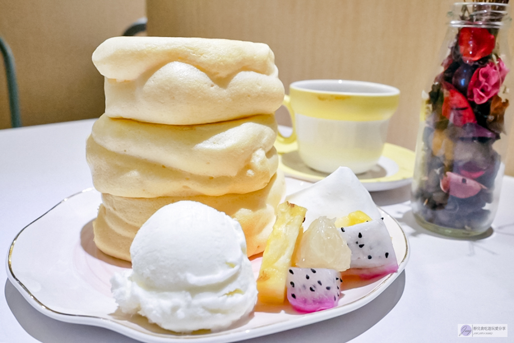 桃園美食-Nuageクラウド雲朵鬆餅-會呼吸的舒芙蕾鬆餅 日本進口高級食材現點現做 入口即化空氣般的蓬鬆軟綿 @靜兒貪吃遊玩愛分享