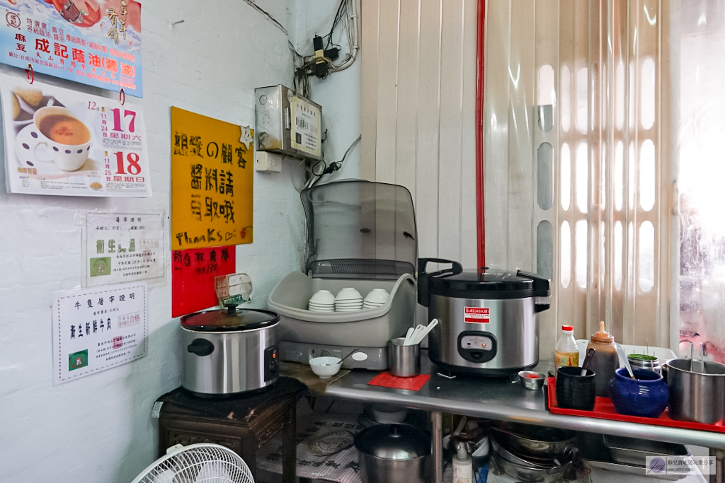 台南中西區美食-阿棠牛肉湯-在地排隊美食！蔬果熬煮的清甜湯頭vs軟嫩的溫體牛肉片，必點小吃 @靜兒貪吃遊玩愛分享