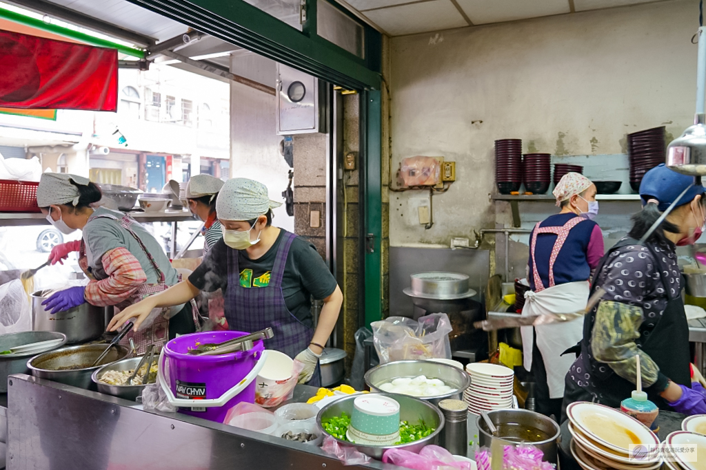 新竹美食-三廠麵店-在地熱門排隊美食！牛肉湯麵才40元，牛肉麵也只要70元，每日限量售完為止 @靜兒貪吃遊玩愛分享