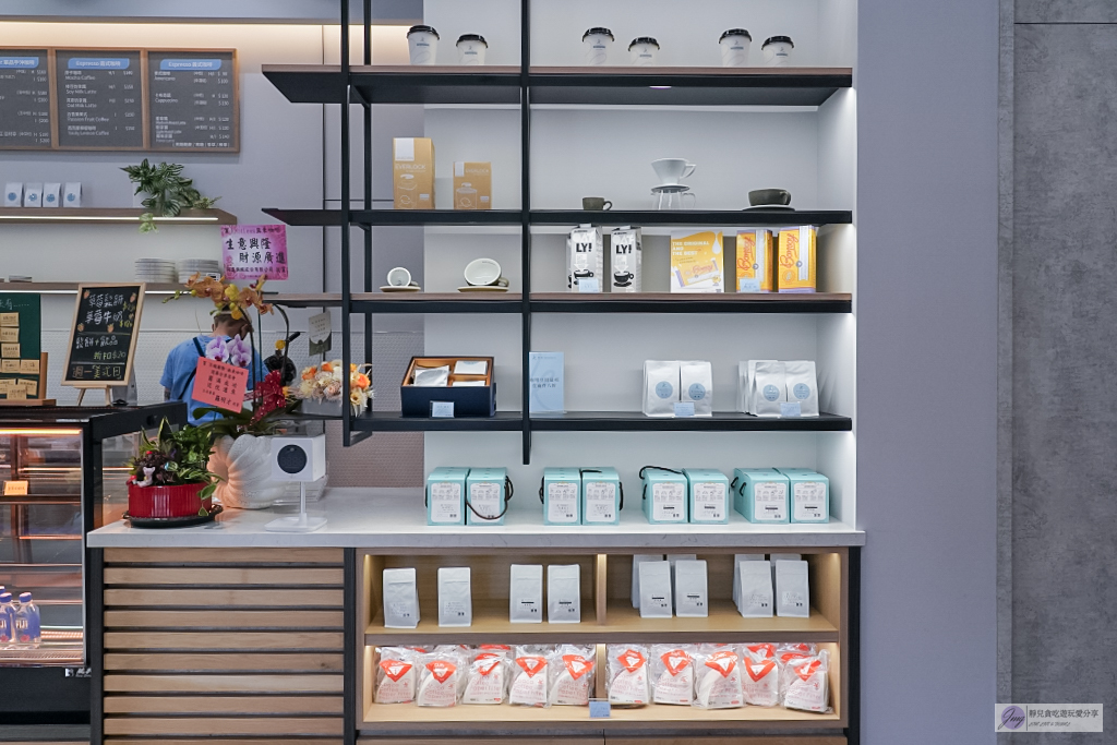 桃園美食-Knotless.無束咖啡-簡約清新風格的裝潢空間，品味咖啡與甜點的絕佳場所(二訪) @靜兒貪吃遊玩愛分享