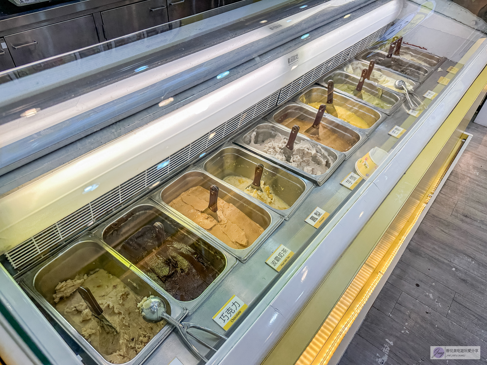 宜蘭羅東美食-船來雪淇淋-多達11種口味冰淇淋，榴槤控必點榴槤口味，2種口味只要55元/鄰近羅東夜市 @靜兒貪吃遊玩愛分享