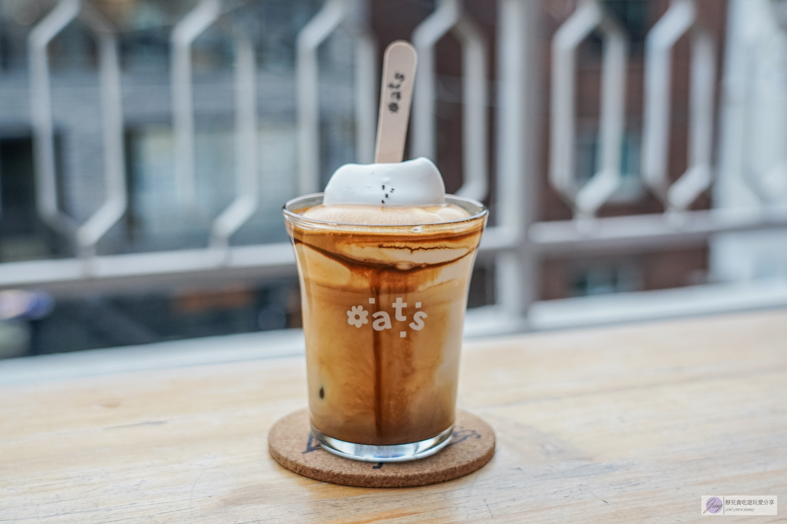 韓國首爾美食-oats coffee-首爾維也納咖啡三巨頭之一！漂浮貓咪雲朵奶油吸睛又好喝/延南洞咖啡廳 @靜兒貪吃遊玩愛分享