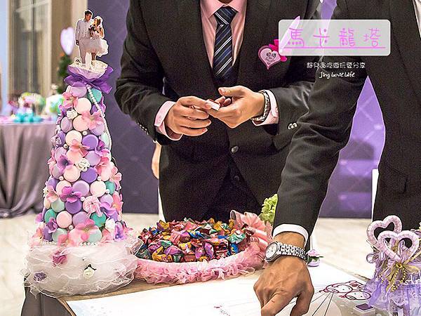 ♡Wedding♡ 婚禮超搶眼工作人員名牌❤DIY紫色愛心羽毛名牌 @靜兒貪吃遊玩愛分享